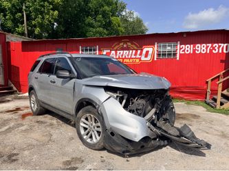 2015 FORD EXPLORER IN FOR PARTS!!