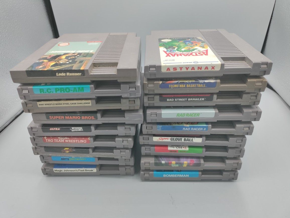 Lot of 18 NES NINTENDO GAMES,