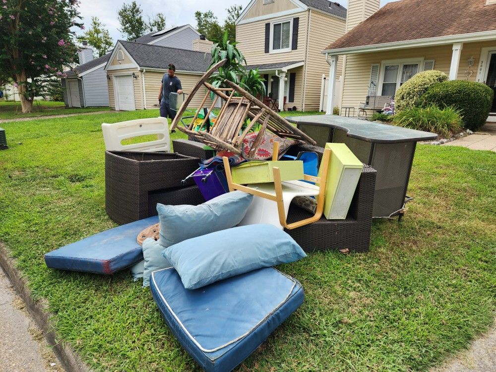 Moving Pickup. Lots of Usable Outdoor Items for Sale in Virginia Beach