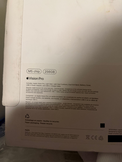 Apple Vision Pro M5 256GB with Travel Bag