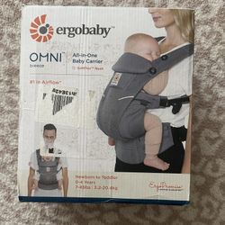 Ergobaby OMNI Breeze All In One Baby Carrier $50 **READ DESCRIPTION**