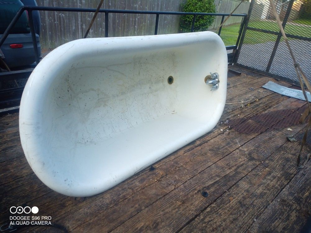 Antique 1919 ClawFoot Bath Tub