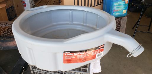 Oil Pan with drain spout