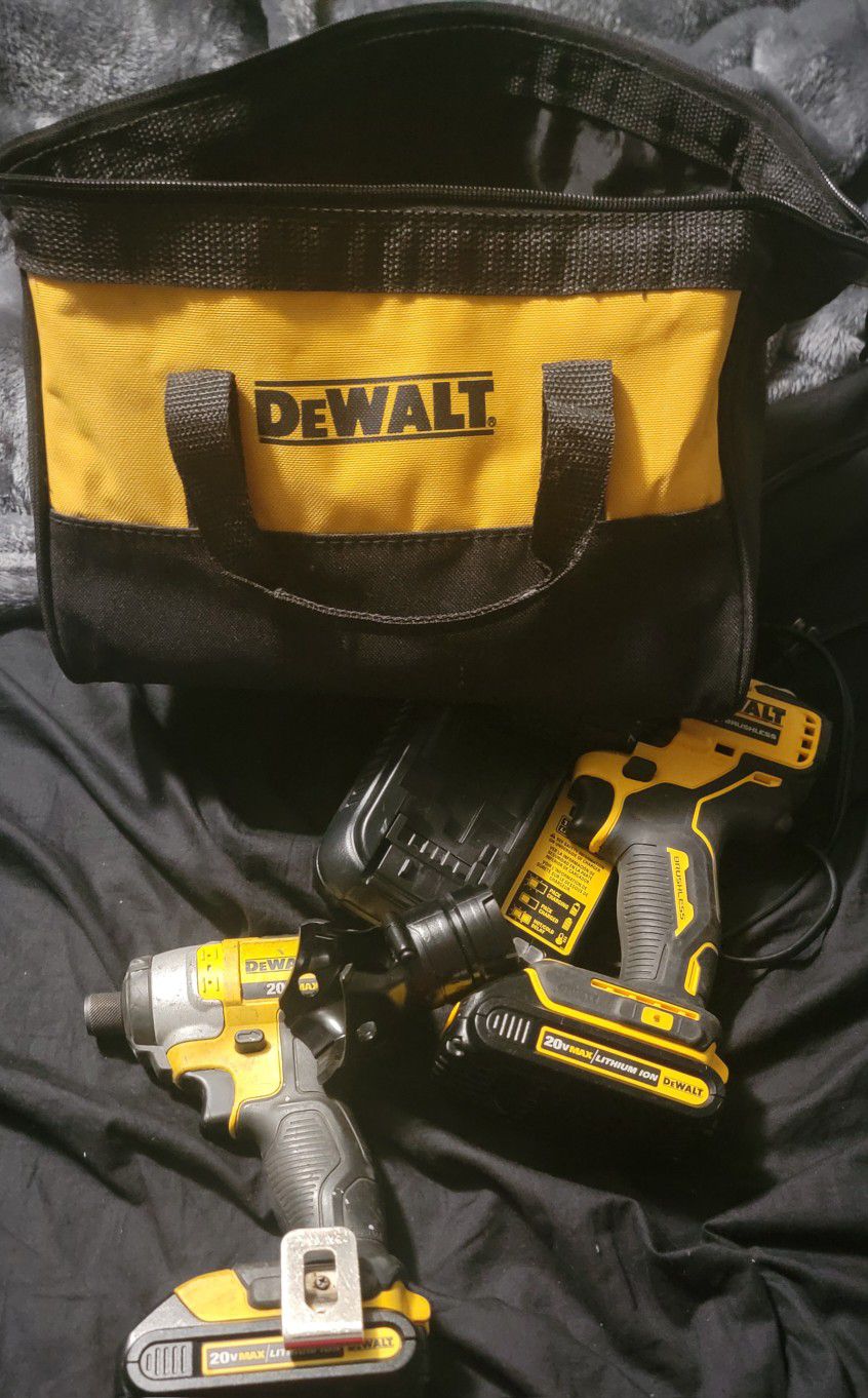 DRILL DEWALT 20V WORKS GOOD SERIOUS BUYERS ONLY 