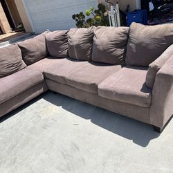 Sofa / Couch / Sectional