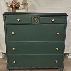 Dresser