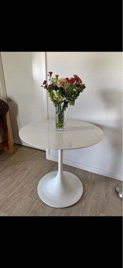 White Round Tulip Dining Table