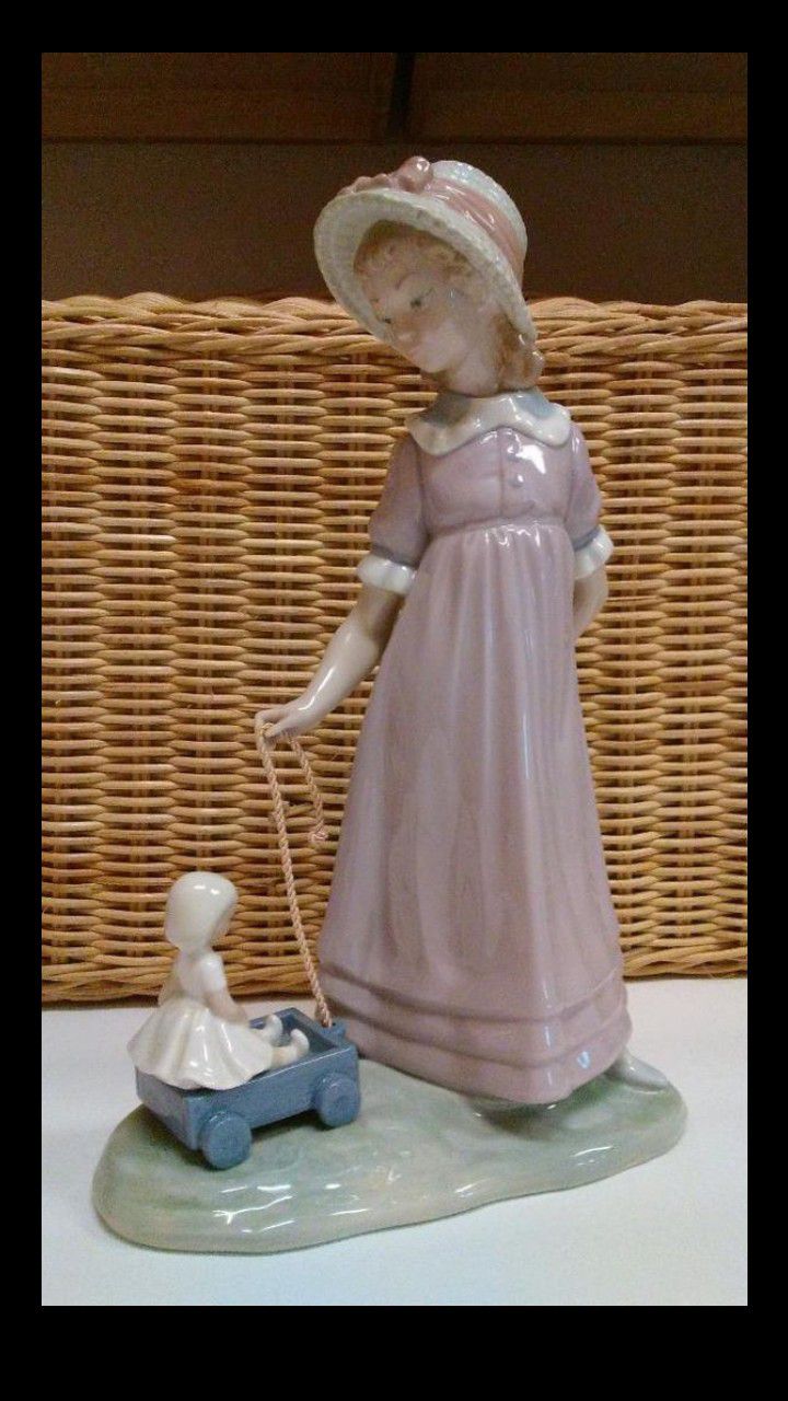 Lladro Spain Figurine. Retired #5044. No Box. Deer Valley 67th Avenue. Must Pick Up. 85310