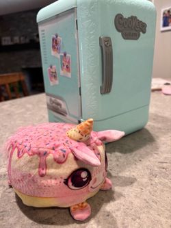 Cookeez Makery Fridge Playset + Plush 🍦🩵