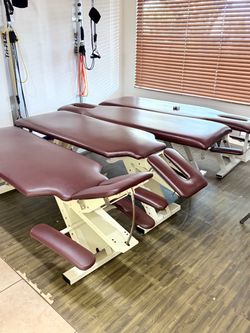 Chiropractic Adjusting Table with Face Cradle