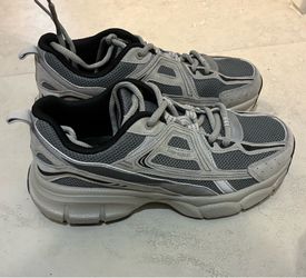 Running shoes 👟