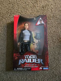Lara Croft figure