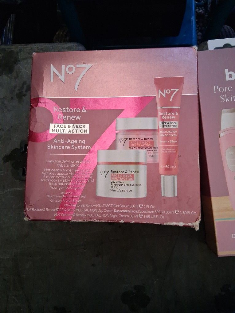 No 7 Restore And Renew Anti Ageing