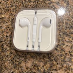 Brand New Apple Wired EarPods with Remote and Mic