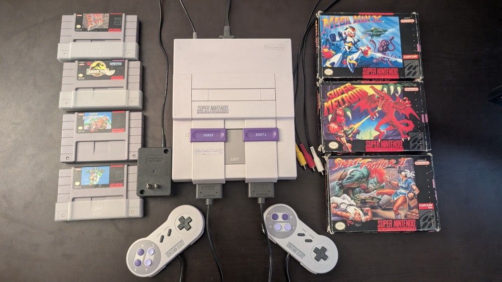 Super Nintendo (SNES), Two Controllers, Perfect Condition
