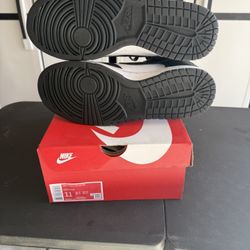 NEW Nike Panda Size 11