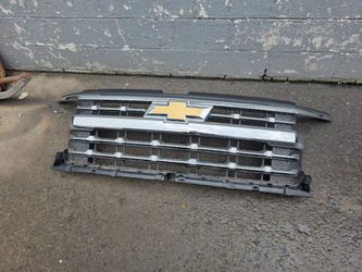 2022 chevrlolet silverado 1500 ltz Used grill in good condition