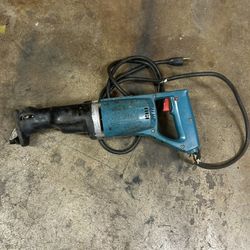 Makita saw 