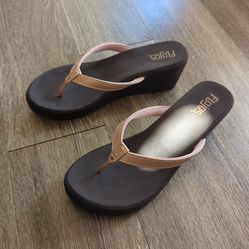 Slip-ons platform heel