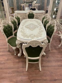 Beautiful Italian Style Dining Tabe With Carving