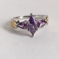 WOMENS PURPLE RHINESTONE RING SIZE 8 💜