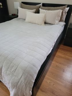 Quinn size bed with 4 storage drawers