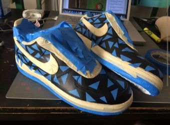 I custom paint or restore ur old back to new kicks or restore ur old shoes back to new just asking for quotes..