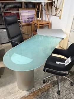 Torino Reception Desk– Floor Model – $890 📦 Miami