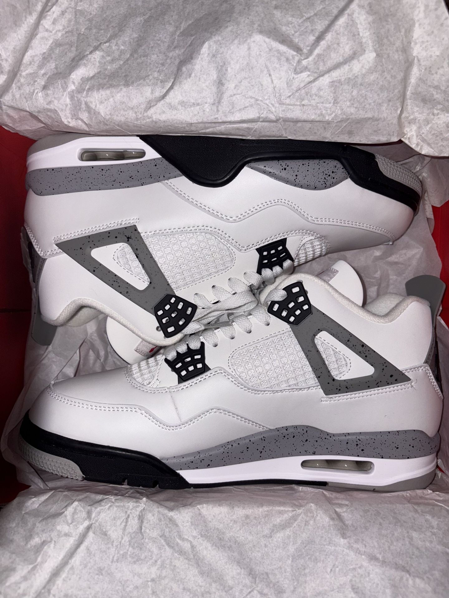 Jorden 4s Retro OG White Cements