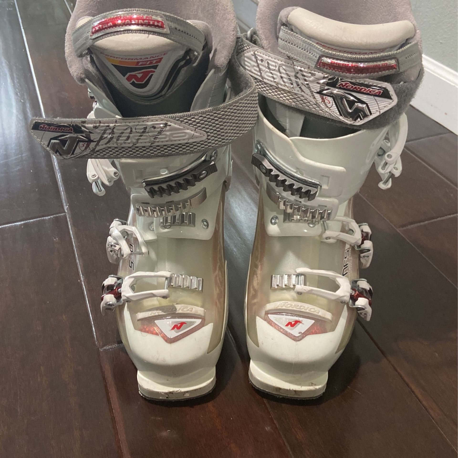 Nordica Girls Ski Boots Size 24.5