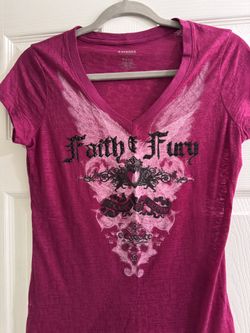 Express 90’s Vintage Pink and Black Graphic V neck Tee Size Small