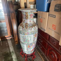 Chinese Rose Medallion porcelain floor vase