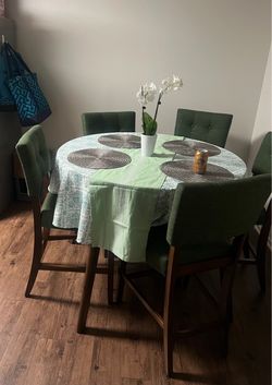 Bob’s furniture round table