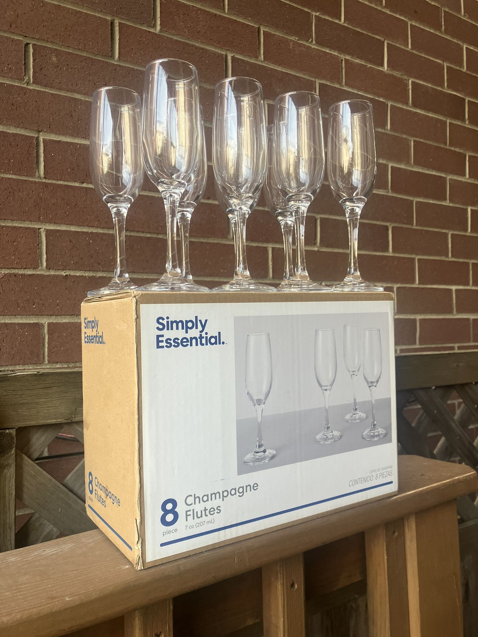 Simply Essential Set Of 8 Champagne Flutes - Like New