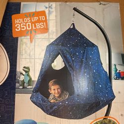 Kid’s Cozy Hanging Pod