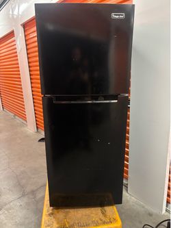 Magic Chef black top freezer refrigerator