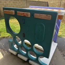 Little Tikes outdoor play structure (Chandler And terrace rd area)