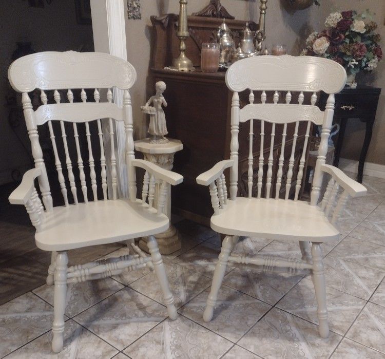 Set Of Two Solid Wood Prairie Style Chairs 59 North And East Mount Houston Rd Area Pick Up