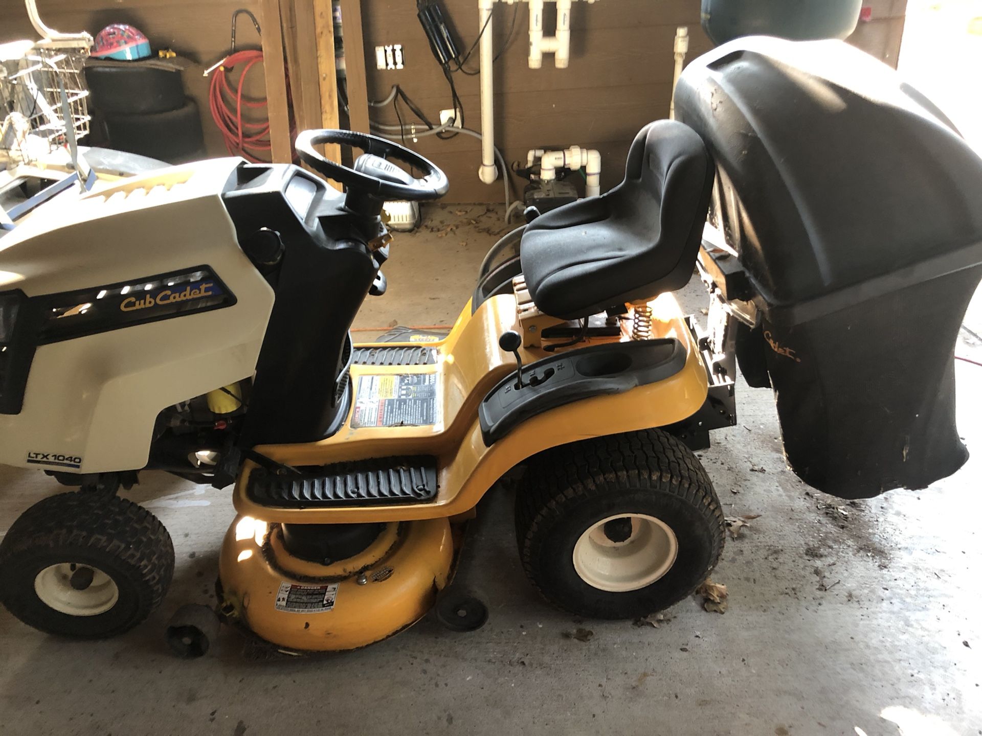 Cub cadet riding mower with bagging system