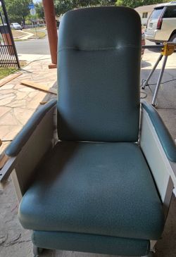 Clinical Care Recliner