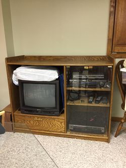 HIGH QUALITY SOLID OAK ENTERTAINMENT MEDIA CENTER