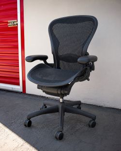 Herman Miller Aeron Ergonomic Office Chair - Adjustable Lumbar Support - Black