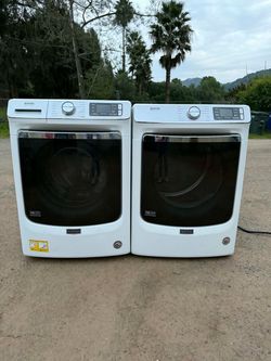 Maytag washer and dryer laundry set