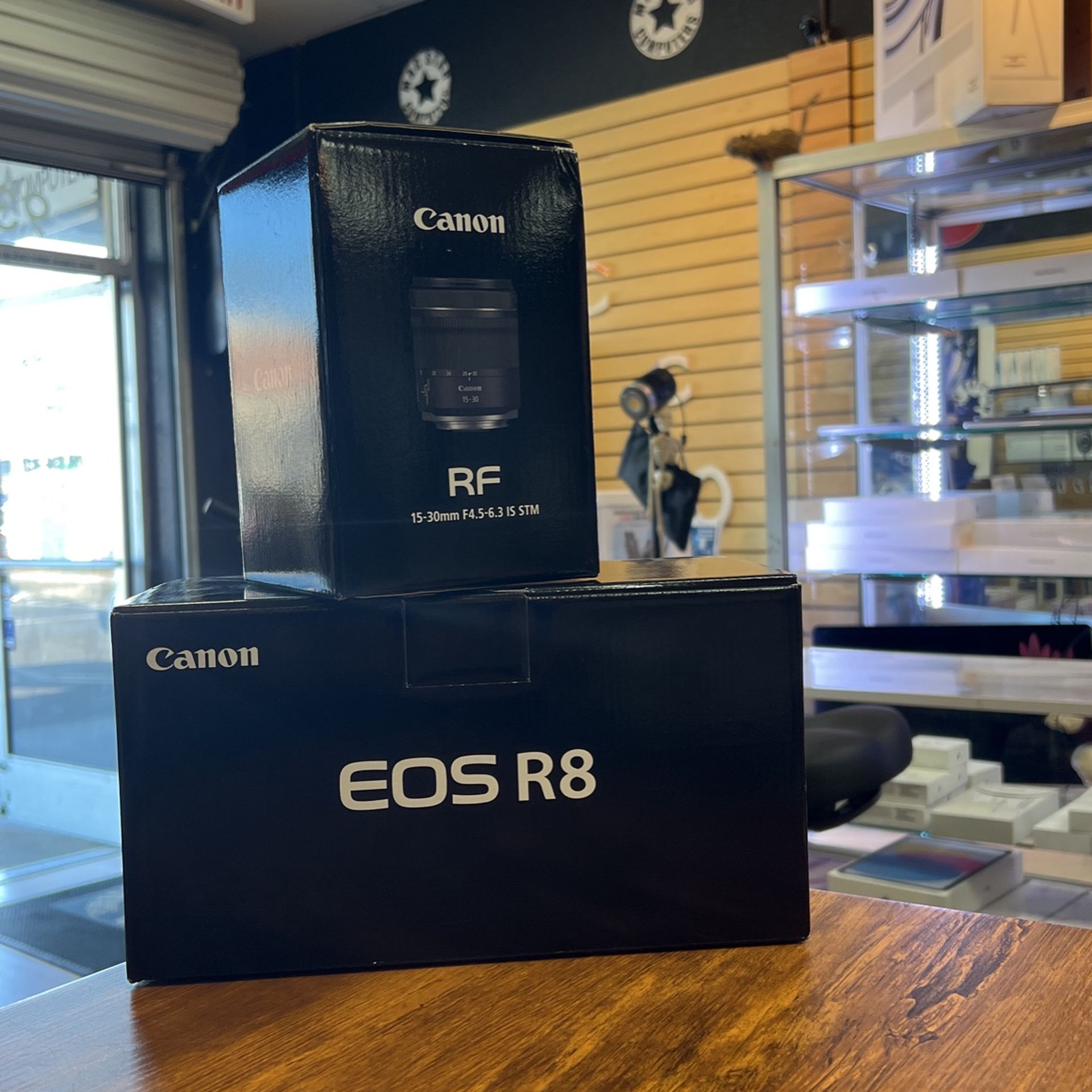 Canon R8 With Canon RF 15-30mm