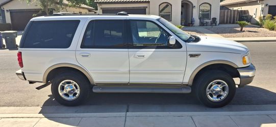 Nice 2001 ford expedition eddie Bauer 4x4 low miles clean title