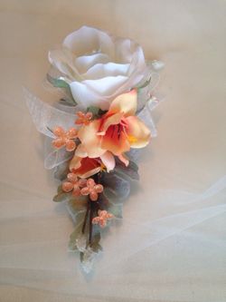Wrist corsage
