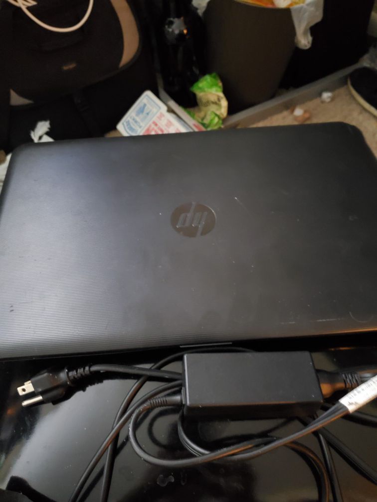 Hp computer like new with new windows 10 and new bag