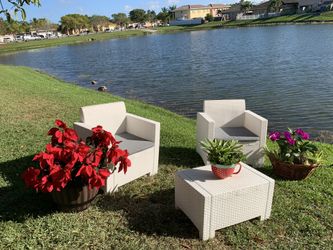 New Italian outdoor furniture in its box 1 year warranty