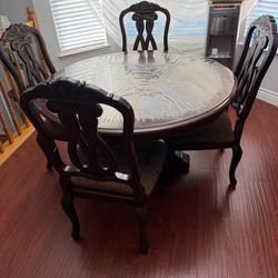 Table with 4 chairs