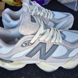 7 In Women Grey With White 